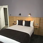 לינה וארוחת בוקר Kennedys Drumcondra 3*